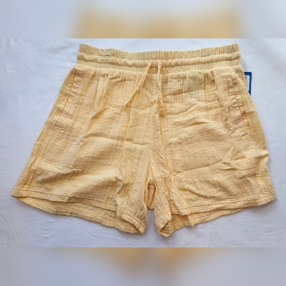 COLUMBIA Light Yellow Holly Hideaway Breezy Shorts - Size Large   (NWT) - Picture 6 of 10